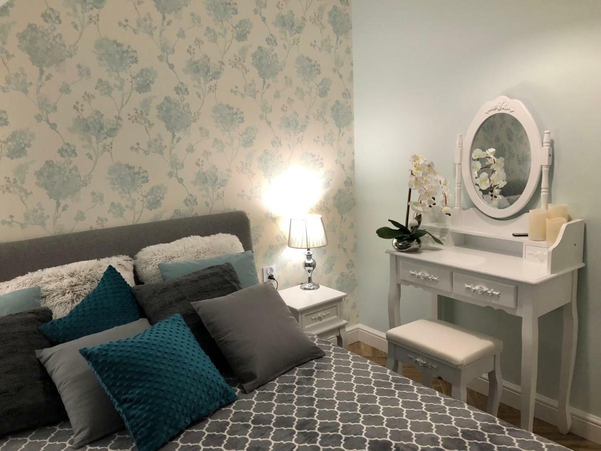 Family & Business Elegant Apartments Ul Warszawska - 2 Bedroom, Balcony, Parking Kielce Buitenkant foto