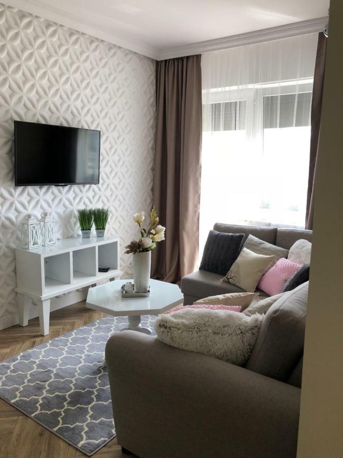 Family & Business Elegant Apartments Ul Warszawska - 2 Bedroom, Balcony, Parking Kielce Buitenkant foto