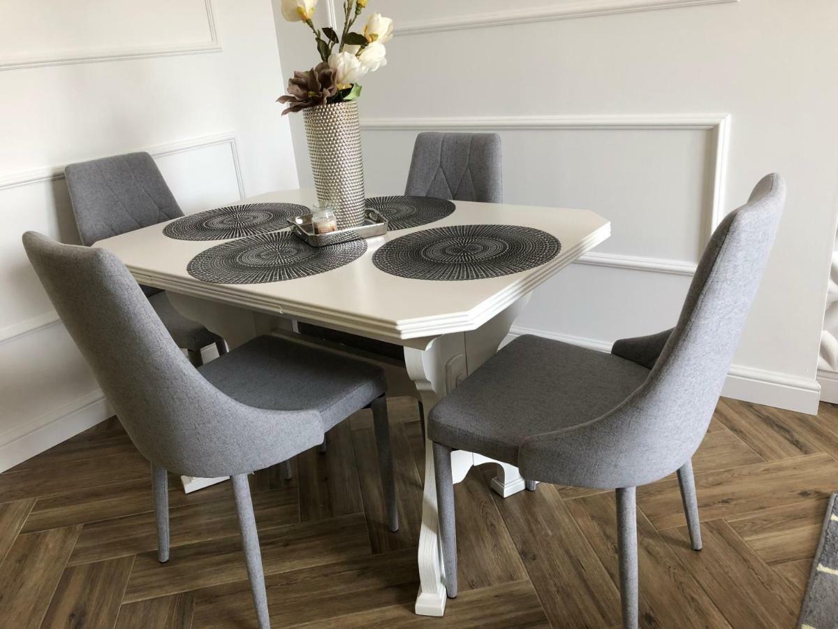 Family & Business Elegant Apartments Ul Warszawska - 2 Bedroom, Balcony, Parking Kielce Buitenkant foto