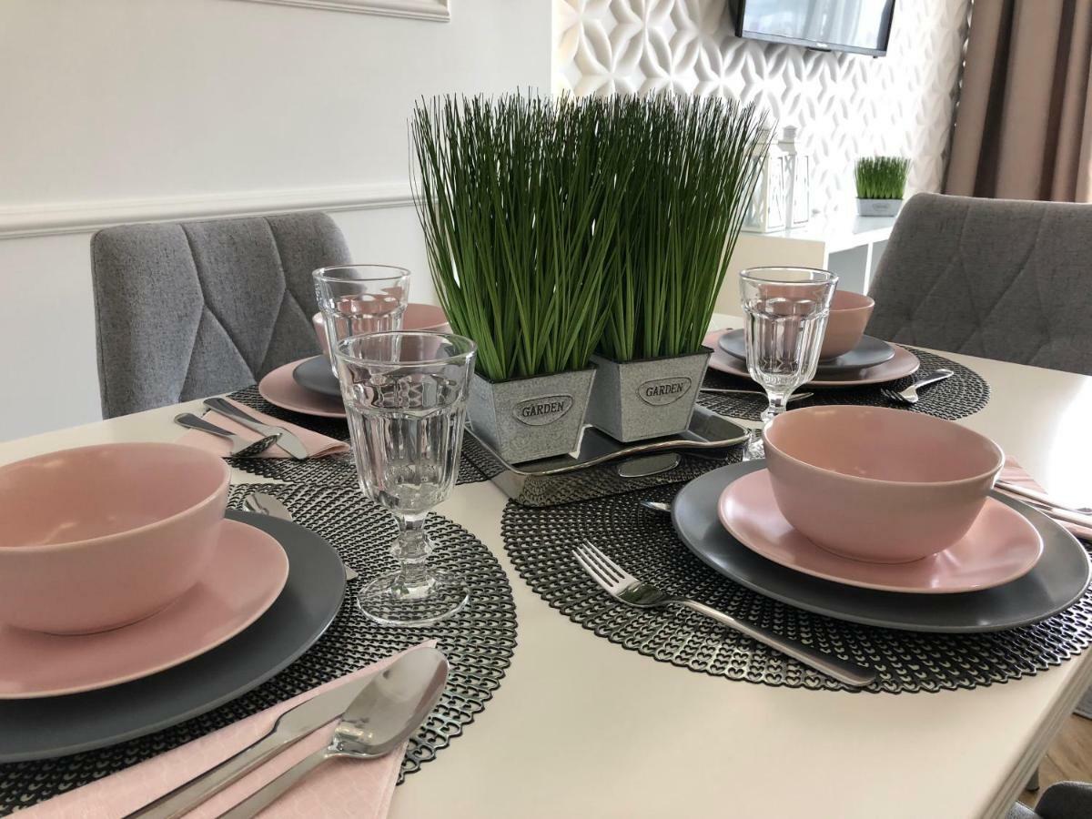 Family & Business Elegant Apartments Ul Warszawska - 2 Bedroom, Balcony, Parking Kielce Buitenkant foto