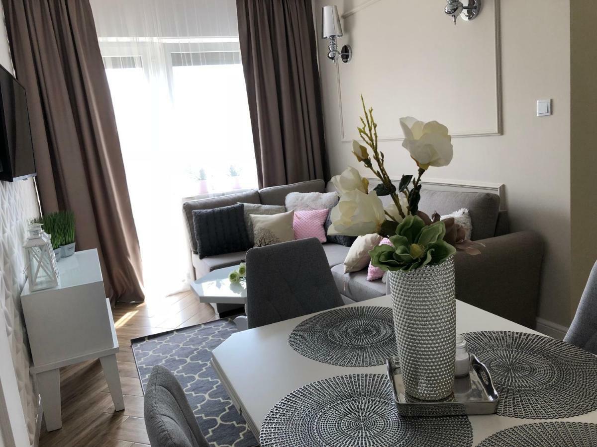 Family & Business Elegant Apartments Ul Warszawska - 2 Bedroom, Balcony, Parking Kielce Buitenkant foto