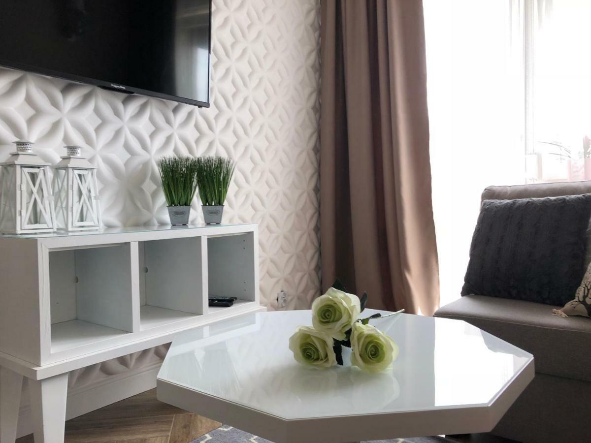 Family & Business Elegant Apartments Ul Warszawska - 2 Bedroom, Balcony, Parking Kielce Buitenkant foto
